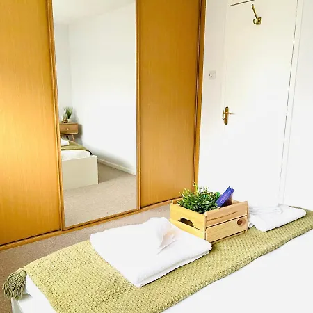 Jade's Cozy Retreat: Pet-Friendly 2-Bed with Garden Villa Cambridge  Exterior photo