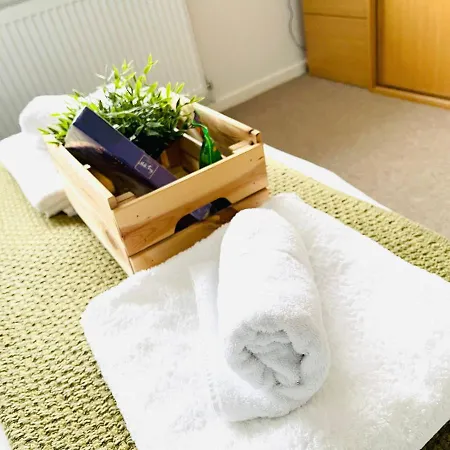 Jade's Cozy Retreat: Pet-Friendly 2-Bed with Garden Villa Cambridge  Exterior photo