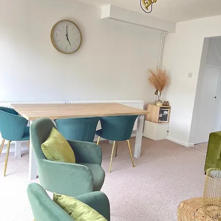 Jade's Cozy Retreat: Pet-Friendly 2-Bed with Garden Villa Cambridge  Exterior photo
