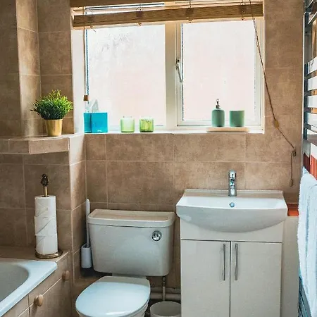 Jade's Cozy Retreat: Pet-Friendly 2-Bed with Garden Villa Cambridge  Exterior photo