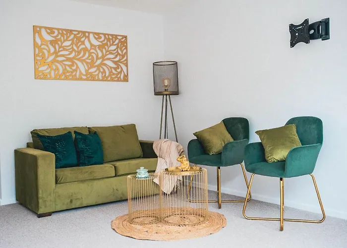 2 Bed House, Sleeps 6, Dog Friendly, Close To A14 M11, With Garden & Parking Long Stay Work Contractor Leisure, Jade