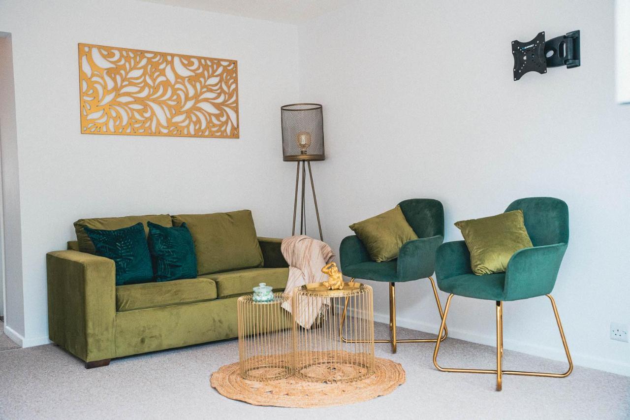 Jade's Cozy Retreat: Pet-friendly 2-bed With Garden Holiday home *