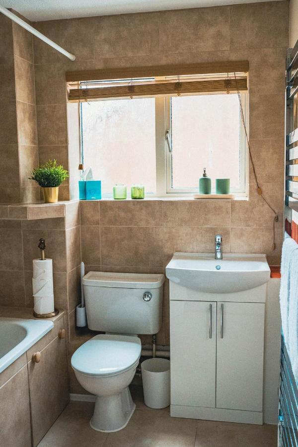 Jade's Cozy Retreat: Pet-friendly 2-bed With Garden *