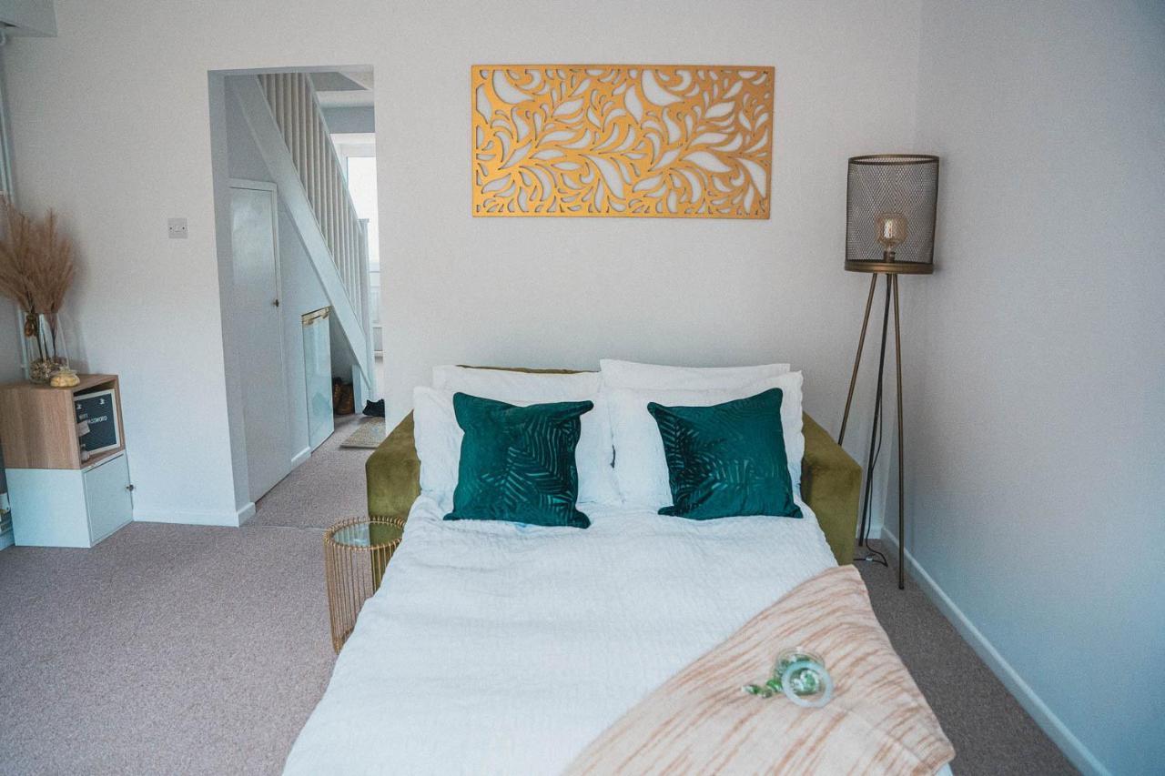 Holiday home Jade's Cozy Retreat: Pet-friendly 2-bed With Garden